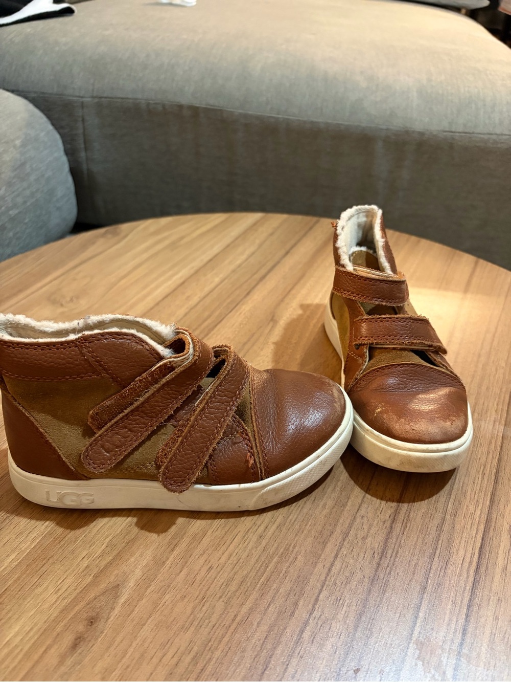 UGG Kids Brown Leather Hook-and-Loop Shearling-Lined Boots